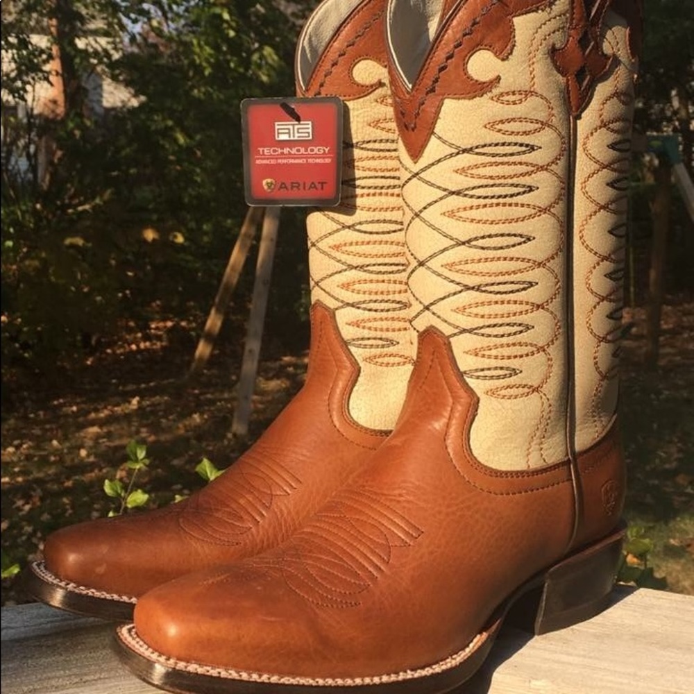 New with Tags!  Ladies Ariat Boots, sz. 7
